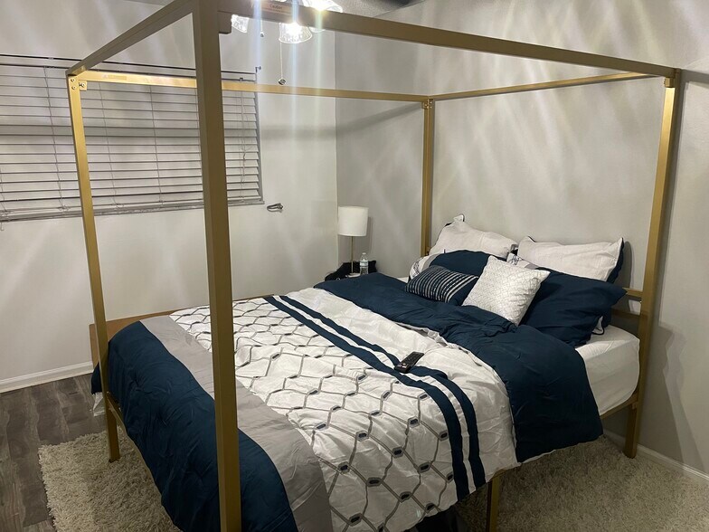 Building Photo - 6843 NW 29th Ave