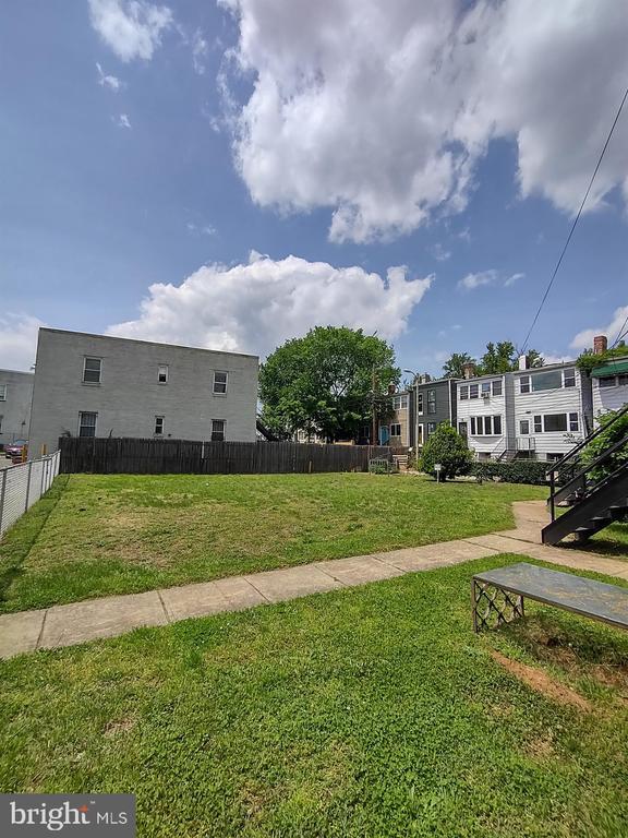 Building Photo - 604 17th St NE