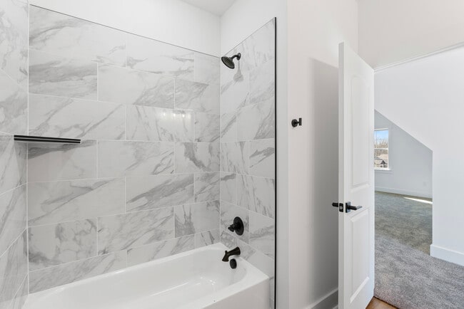 Building Photo - 19 Denali Dr