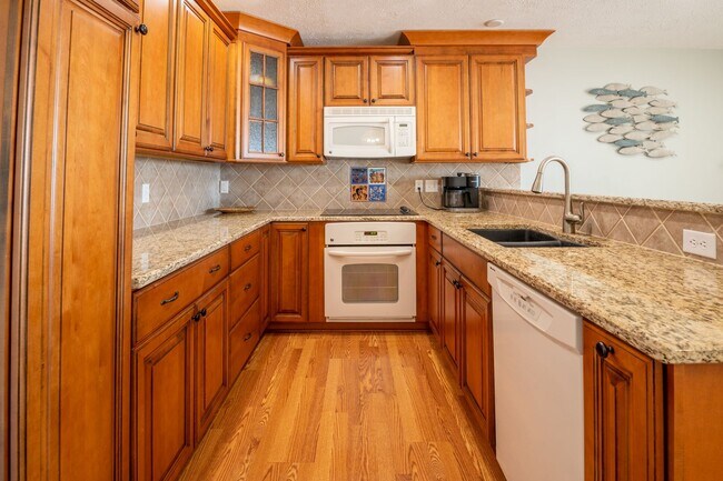 Building Photo - PERFECT FURNISHED RENTAL FOR A WINTER AT THE BEACH