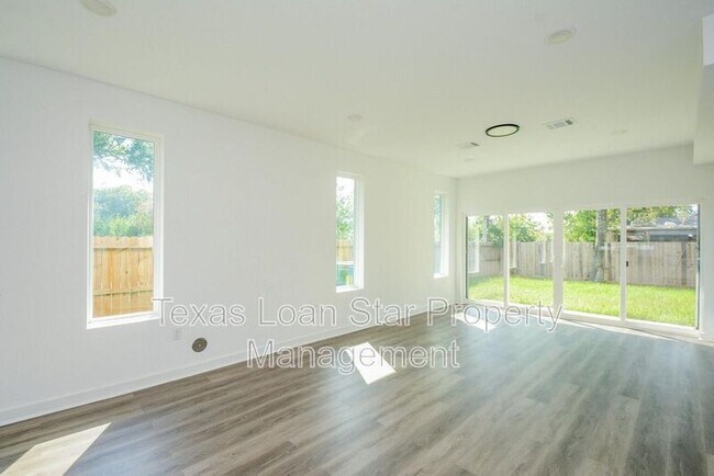 Building Photo - 4358 Clover St