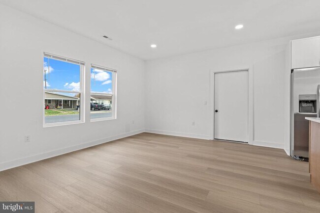 Building Photo - 12 Stonybrook Dr