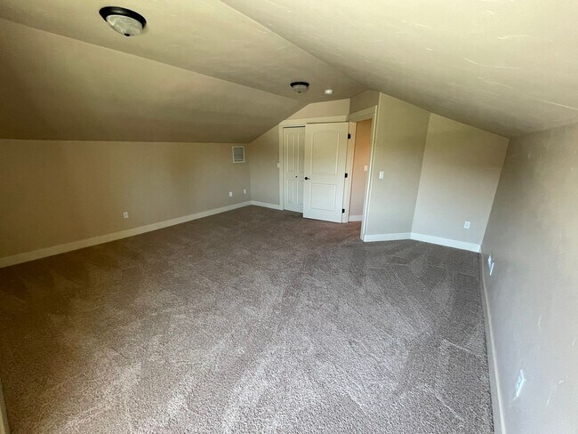 Building Photo - Beautiful House in Horn Rapids