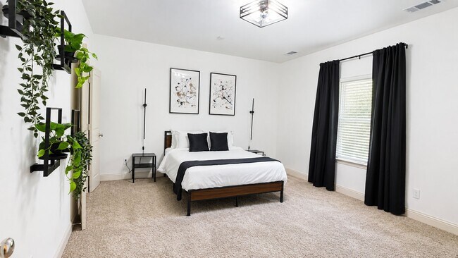 Building Photo - 6137 Blythe Dr