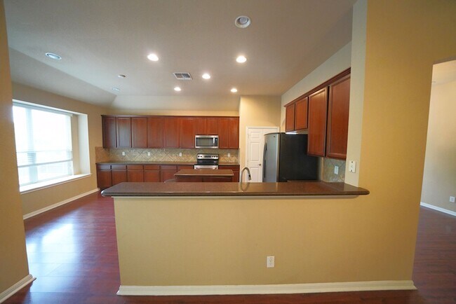 Building Photo - Beautiful Home Now Available in the Covete...