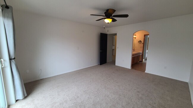 Building Photo - $2,100 - 2 Bed / 2 Beautiful House in Nort...