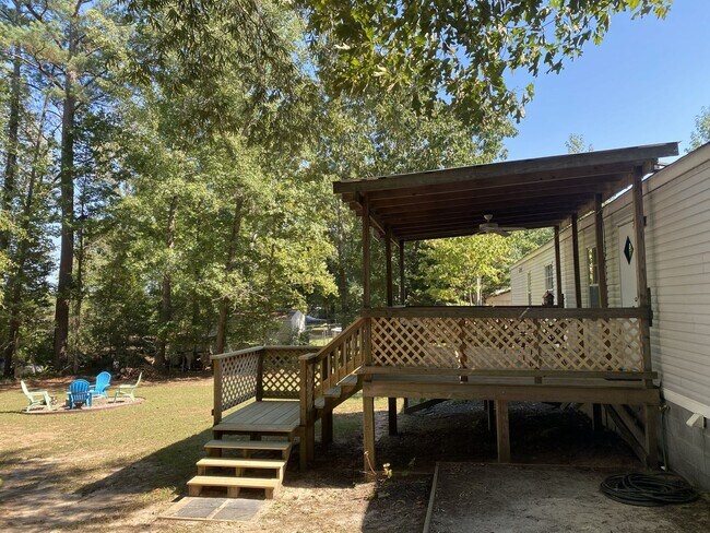 Building Photo - Recently renovated-3 bedroom/2 bathroom home-fully furnished-located in Tanglewood Subdivision