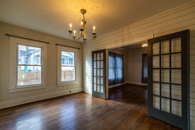 Building Photo - 708 E Woodland Ave