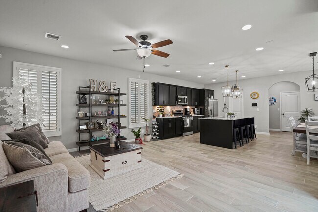 Building Photo - 4567 Marisabel Azcarate St
