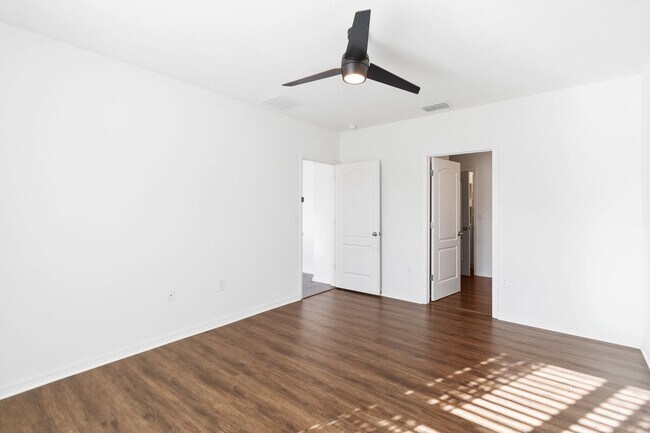 Building Photo - PENDING APPLICATION- MOVE IN SPECIAL-4/2 Energy Efficient Home in St. Cloud w/ Fenced Back Yard