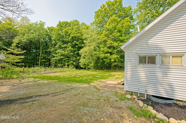 Building Photo - 714 NY-29