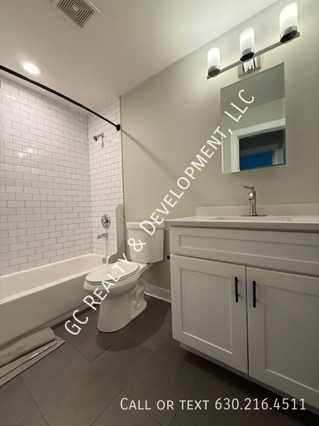 Building Photo - 800 Graceland Ave