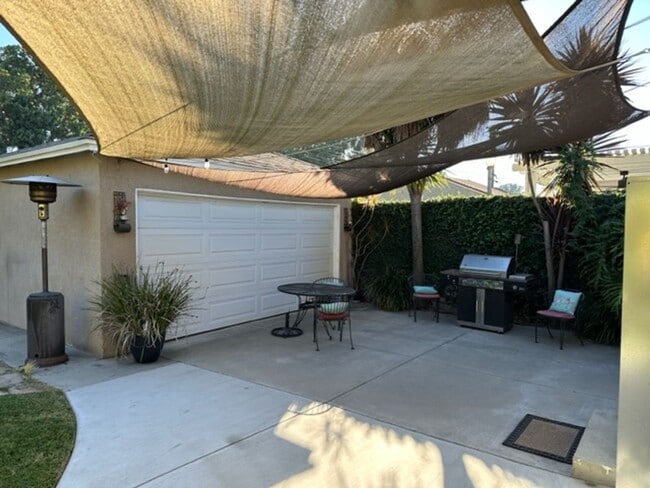 Building Photo - Lakewood living