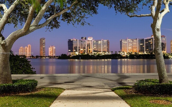 Building Photo - 3255 NE 184th St