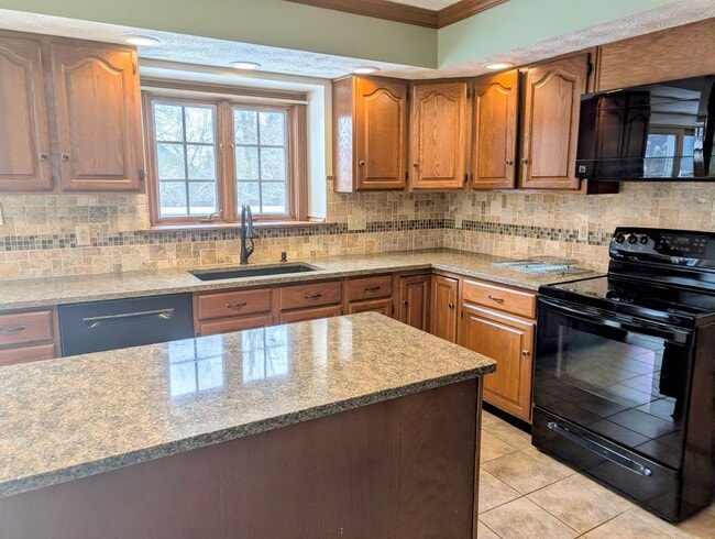 Building Photo - 4 Bedroom Beavercreek Home - AVAILABLE NOW!