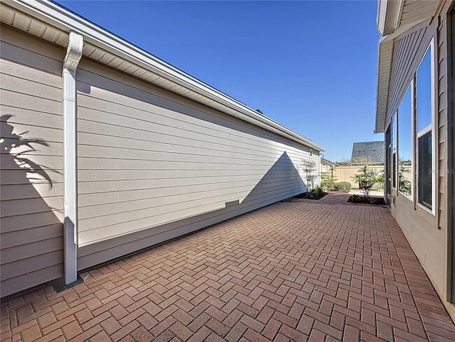 Building Photo - 329 Alcove Dr