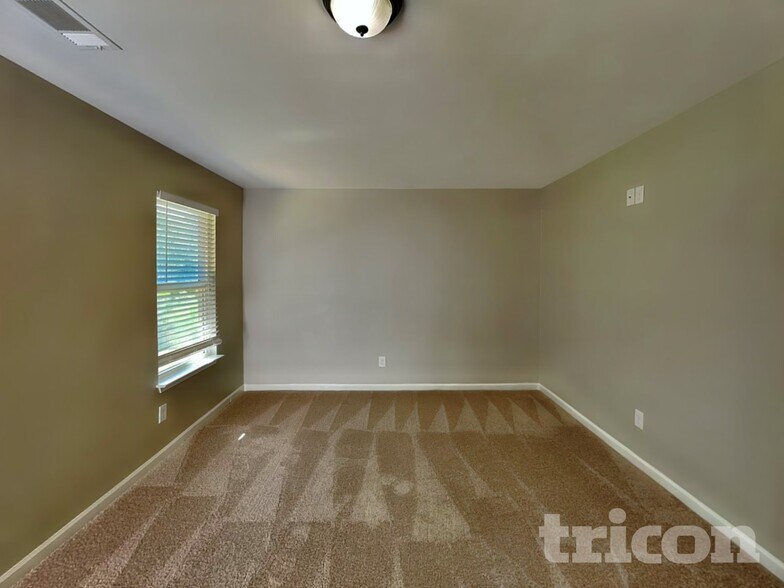 Building Photo - 295 Oak Meadows Dr