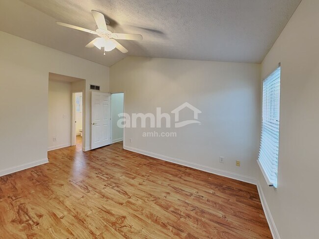 Building Photo - 328 Prairie Run Dr