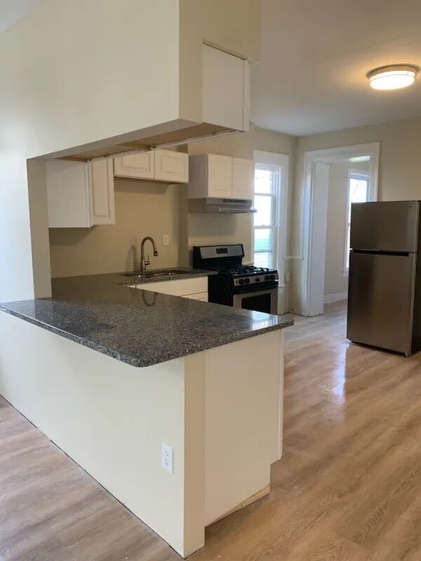 Building Photo - "Charming 3-Bed Oasis at 57 1/2 Saratoga Ave – Spacious 1250 Sq Ft in Waterford, NY!"