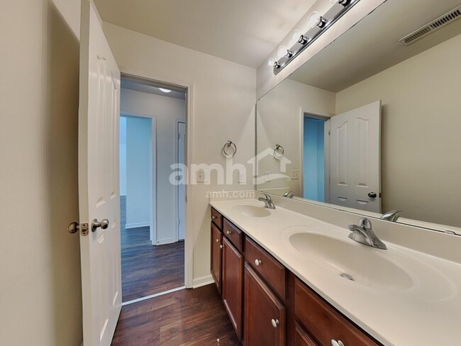 Building Photo - 4984 Mount Hope Dr