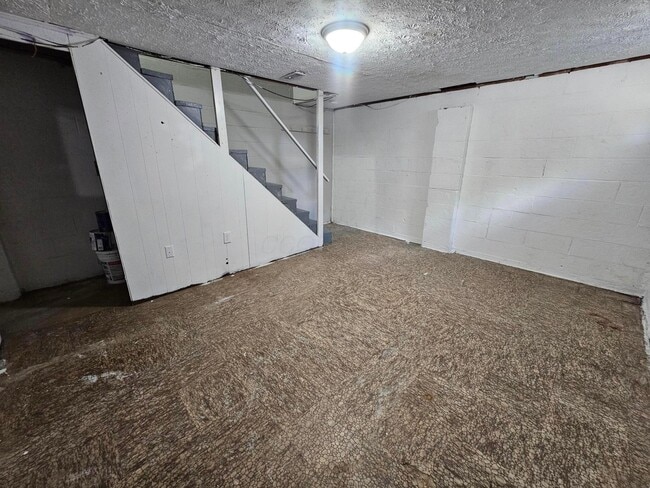Building Photo - 2084 Brookfield Rd