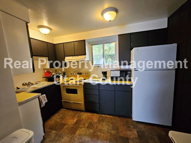 Building Photo - 2 Bedroom Unit In Springville