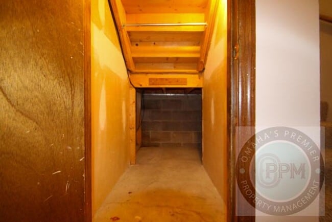 Building Photo - Discover a spacious 3Bd/2.5Ba home