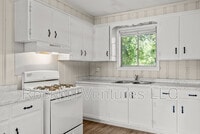 Building Photo - 6 Ronnie Ave