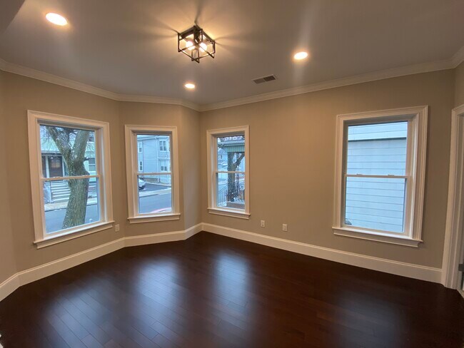 Building Photo - 14 Trull St