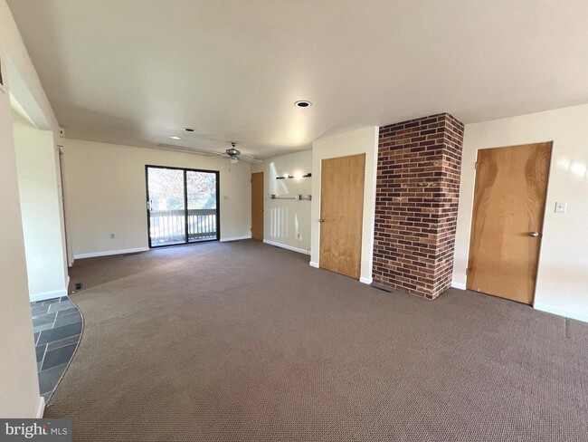 Building Photo - Beautiful 3bd 3bth contemporary A-framed home in the prestigious Eagle's Nest community.