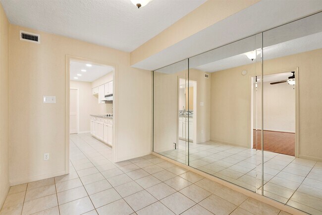 Building Photo - 14215 Lost Meadow Ln