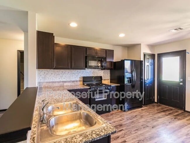 Building Photo - 1425 Sandstone Dr