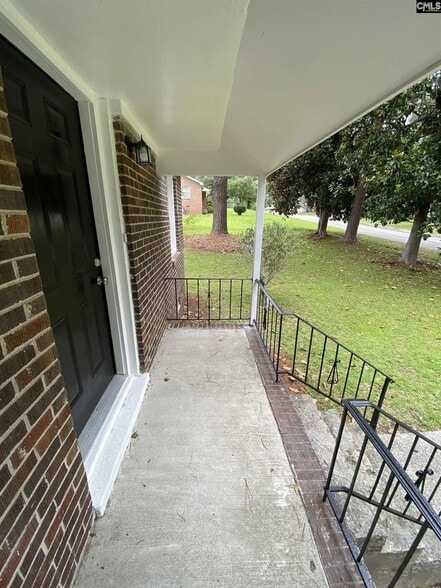 Building Photo - 736 Isaac St