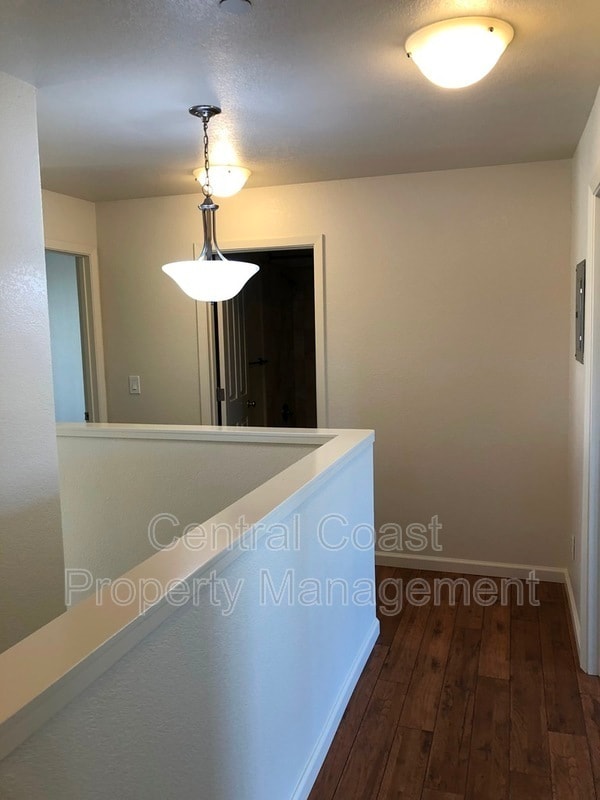 Building Photo - 10 Carmel Cir