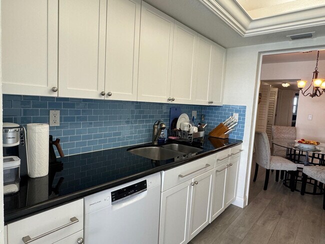 Building Photo - 3051 NE 47th Ct