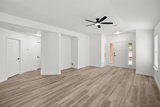 Building Photo - 15000 Sassafras Trail