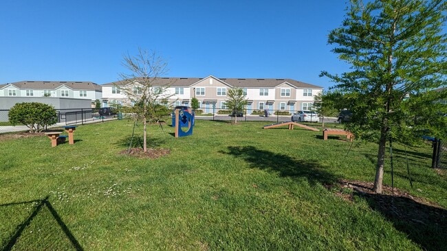 Building Photo - REDUCED RATE ON THIS 18mo LEASE (15mo & 12mo also available) AND WAIVED $250 Admin Fee (app. fee ...