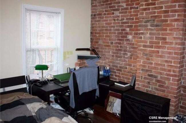 Building Photo - nice 3 bed in South End