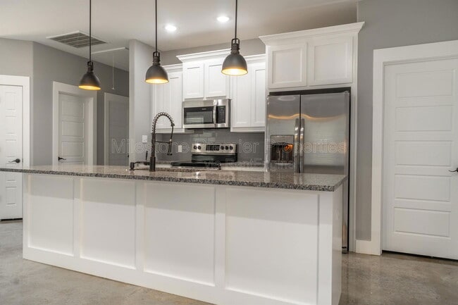 Building Photo - 1419 S 7th Ave