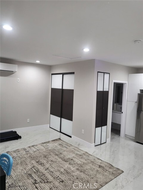 Building Photo - 9416 Yolanda Ave