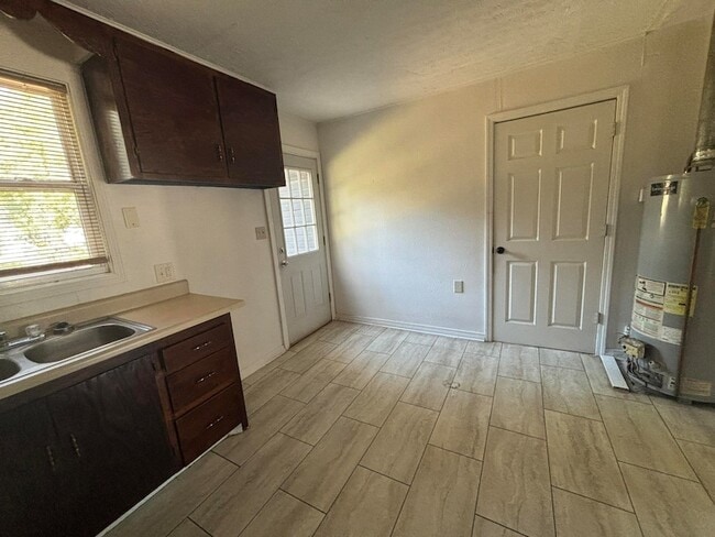 Building Photo - 730 N 14th St