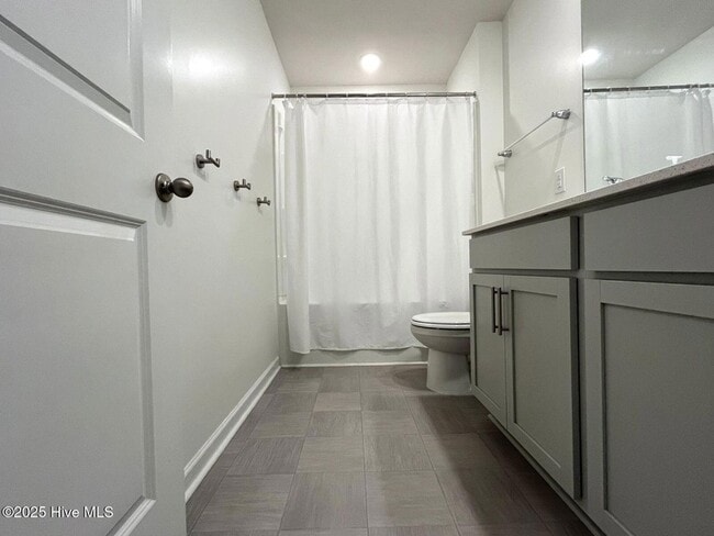 Building Photo - 275 Roberts Pl