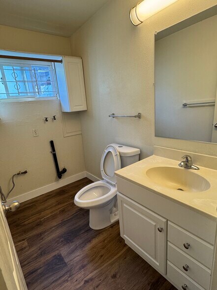 Building Photo - 10920 Apricot St