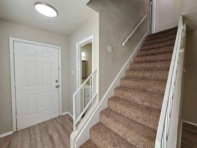 Building Photo - 3106 Trenton Dr