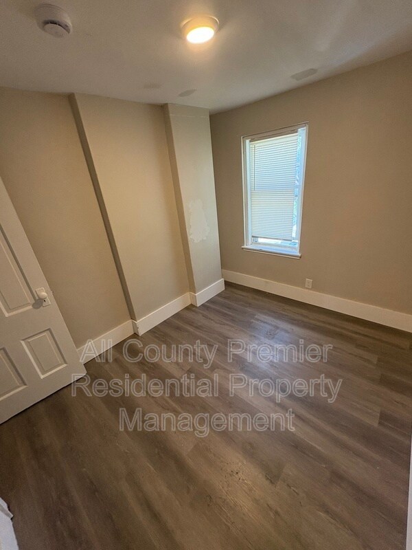 Building Photo - 2825 N Constitution Rd