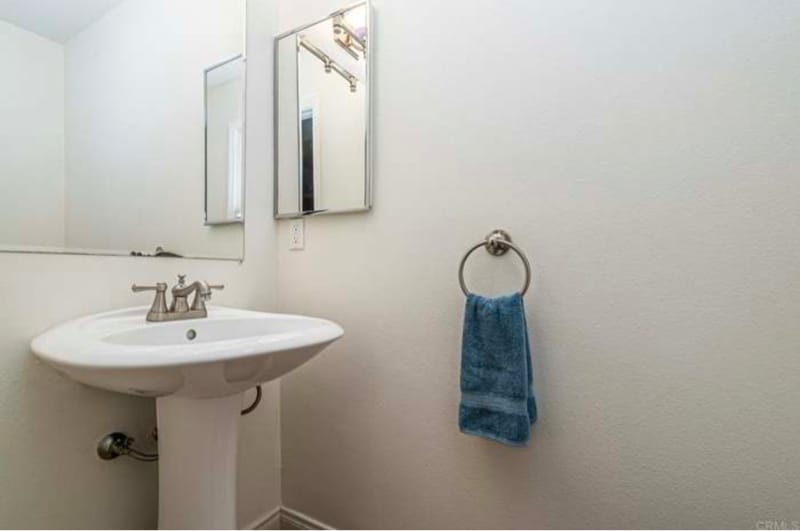 Building Photo - 1280 W Main St