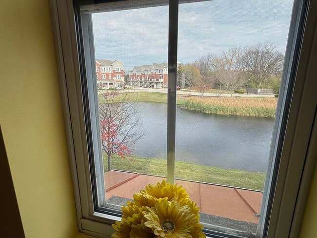 Building Photo - 2225 S Crambourne Way