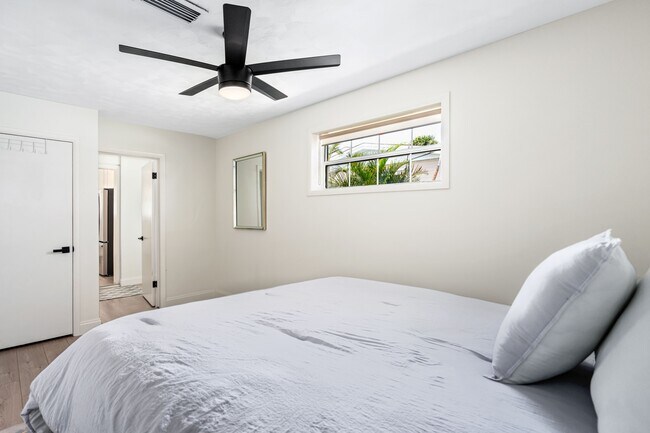 Building Photo - 94 Ivanhoe Dr