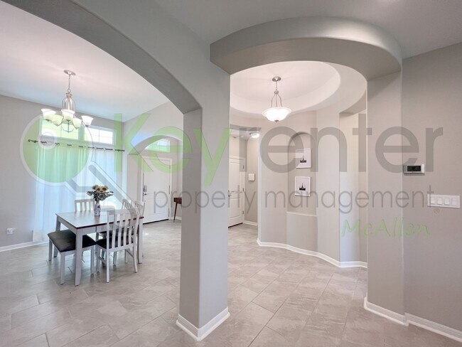 Building Photo - 4708 Ensenada Ave