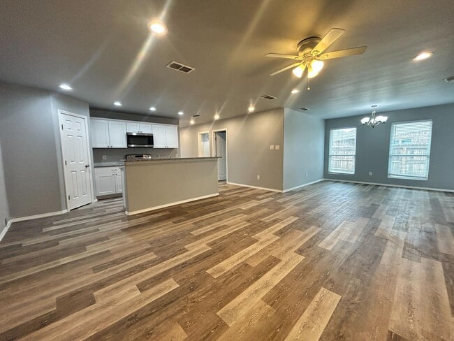 Building Photo - 1107 N Englewood Ave